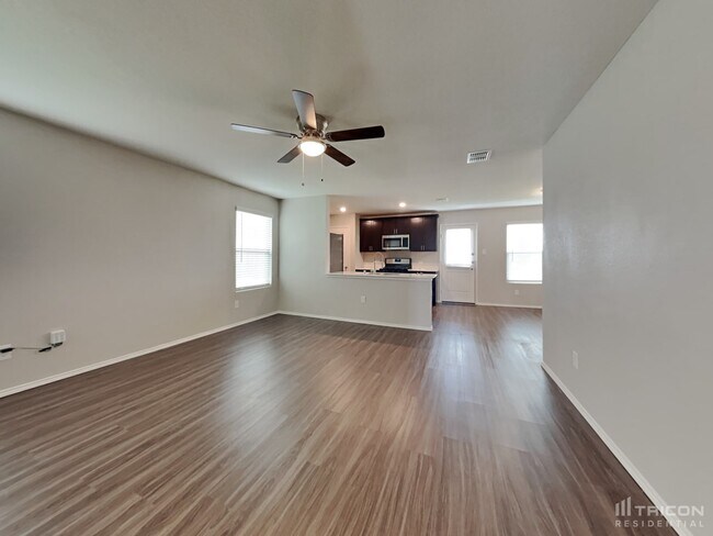 Foto del edificio - 405 Blue Crow Ln