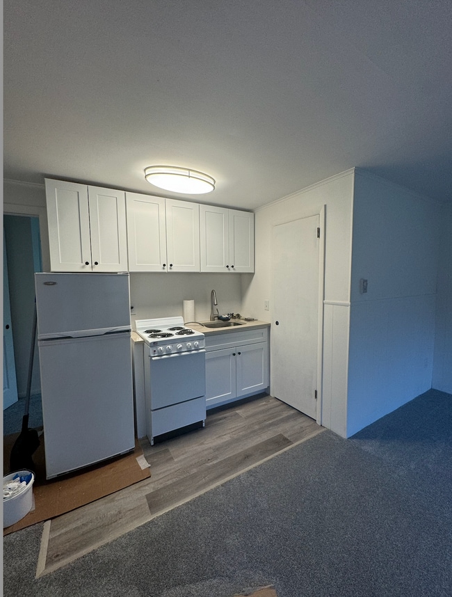 Building Photo - 24 Lake Wallkill Rd
