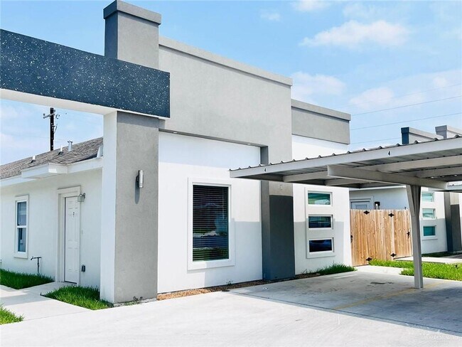 Foto del edificio - 3404 S Colt Ln