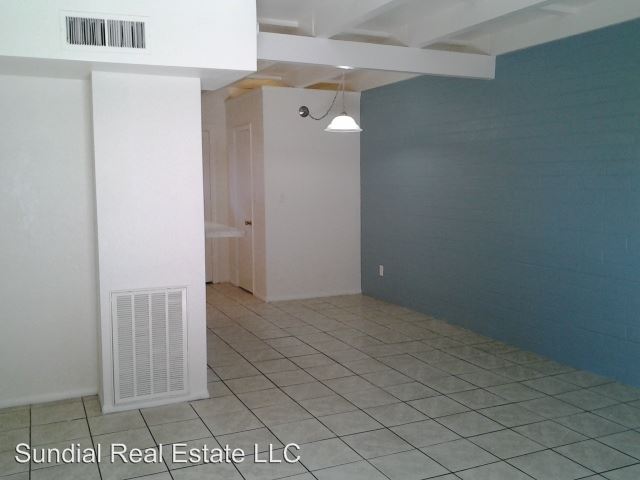Building Photo - 2107 S Granada Dr