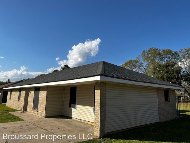 Building Photo - 4 br, 2 bath House - 135 Driftwood Street