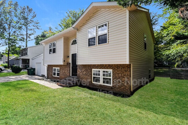 Building Photo - 6645 Pinta Ct