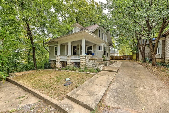Building Photo - 413 S Madison St