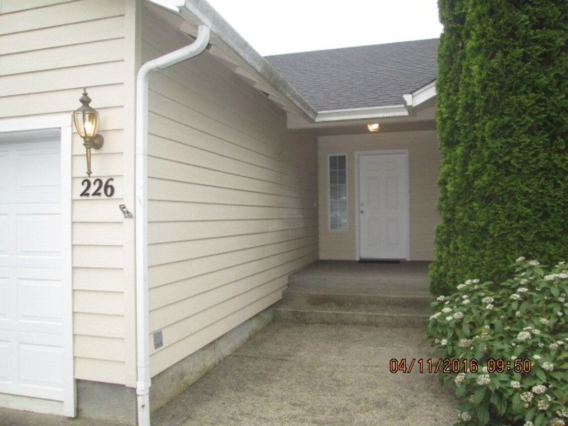 Primary Photo - Wonderful 3 bedroom 2 bath home with garag...