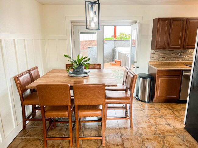Foto del edificio - Split Level Roseburg 3 bedroom home with b...