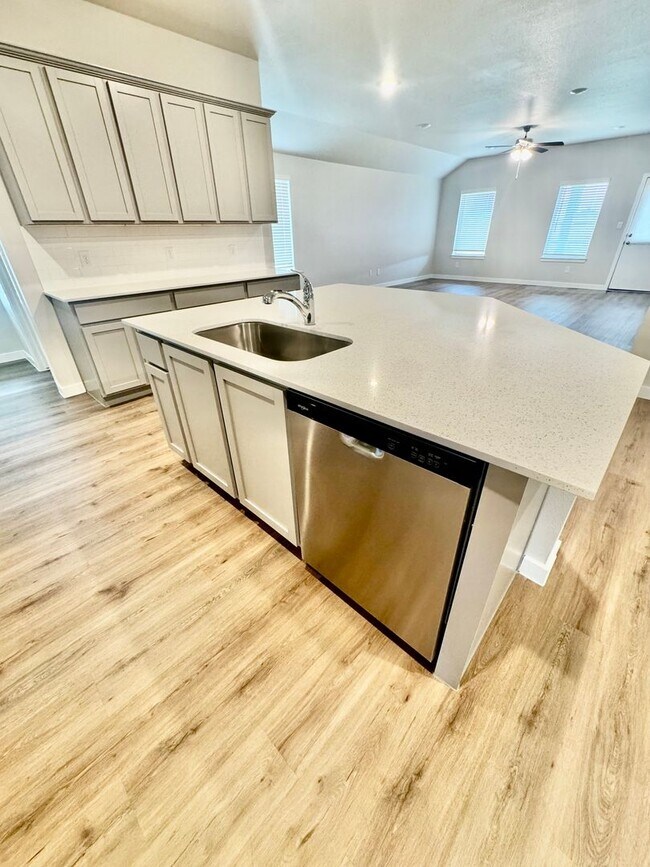 Foto del edificio - Be the first to call this brand-new 2025 build home yours!