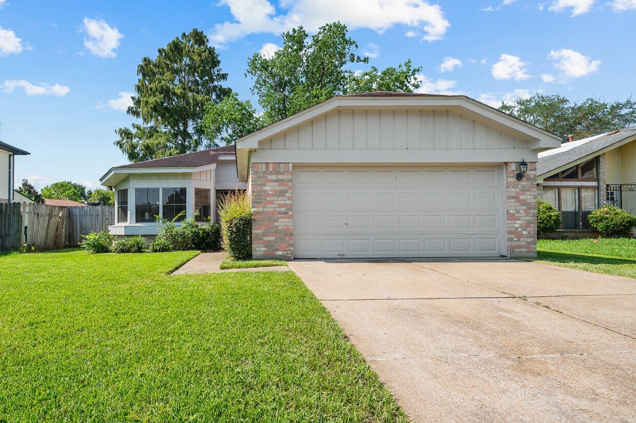 Foto principal - 12007 Longbrook Dr