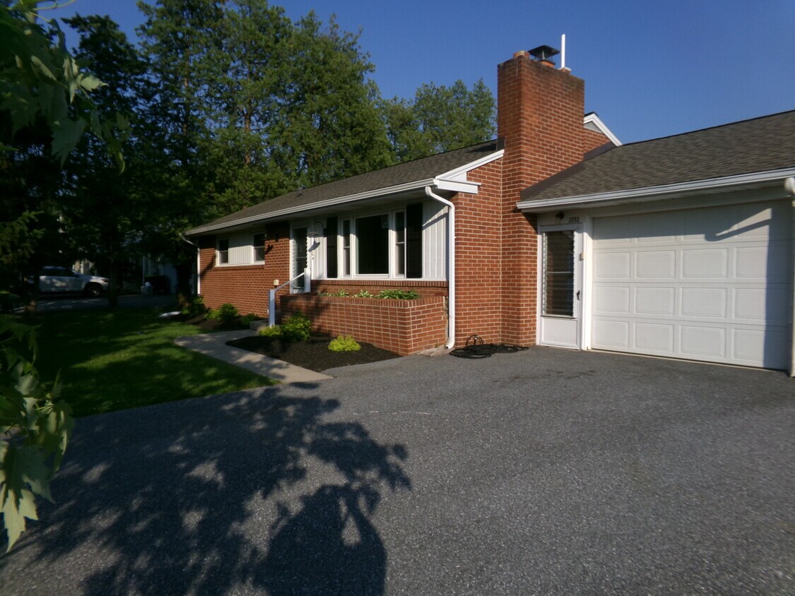 Foto principal - 2052 Miller Rd