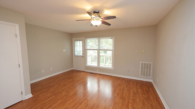Building Photo - 20 Durbin Pl