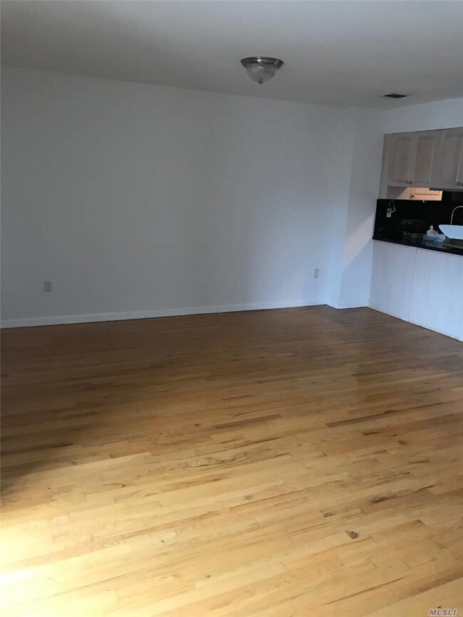 Foto del edificio - 114-37 Dalian Ct