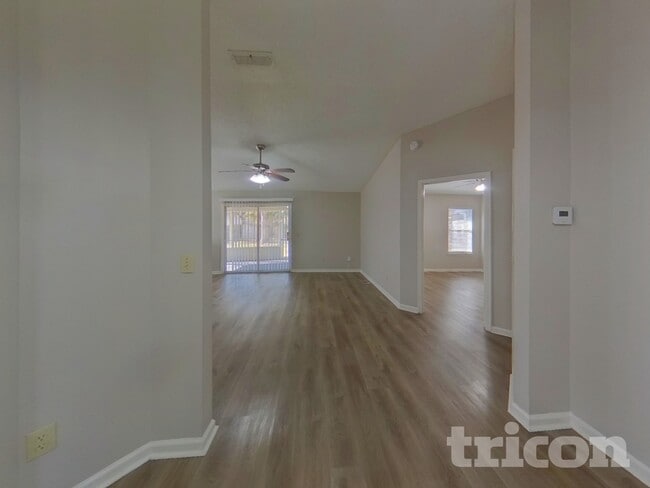 Foto del edificio - 8158 Pilgrims Trace Dr