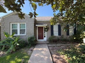 Building Photo - 3815 Creswell Ave