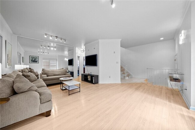 Foto del edificio - 302 Kingsberry Cir