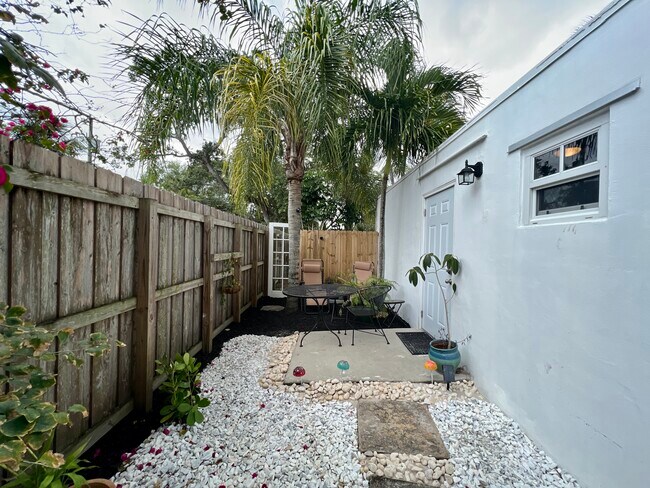 Foto del edificio - 819 SW 9th Ter
