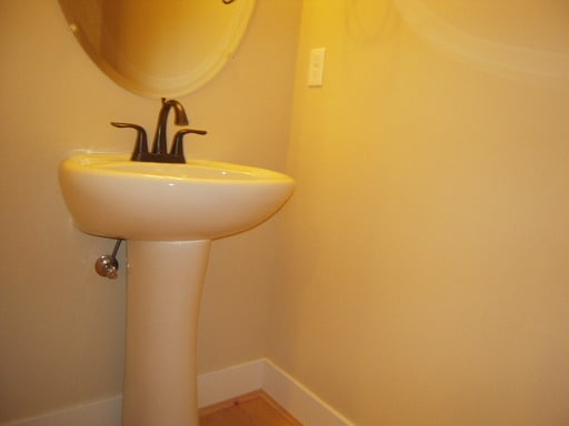 Building Photo - Beautiful 4 Bedroom Home Great Location