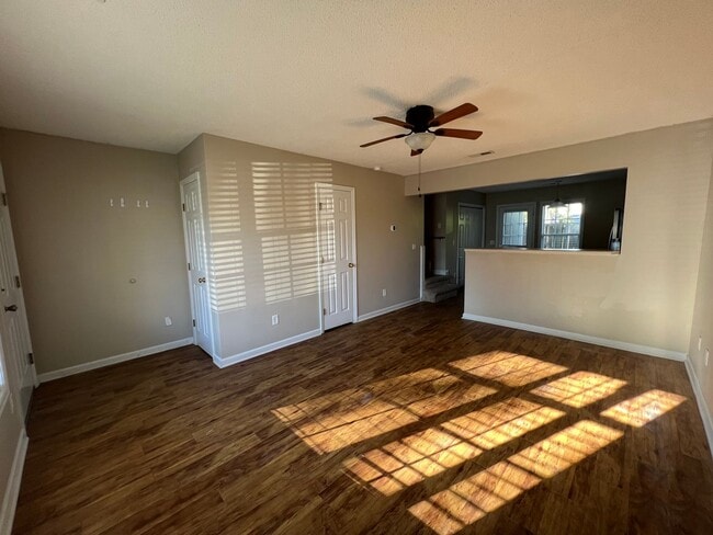 Building Photo - 216 Palace Cir