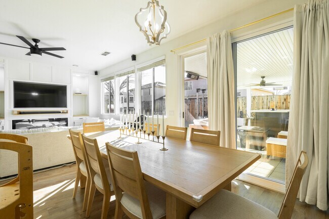 Foto del edificio - 1894 Pyramid Creek Dr