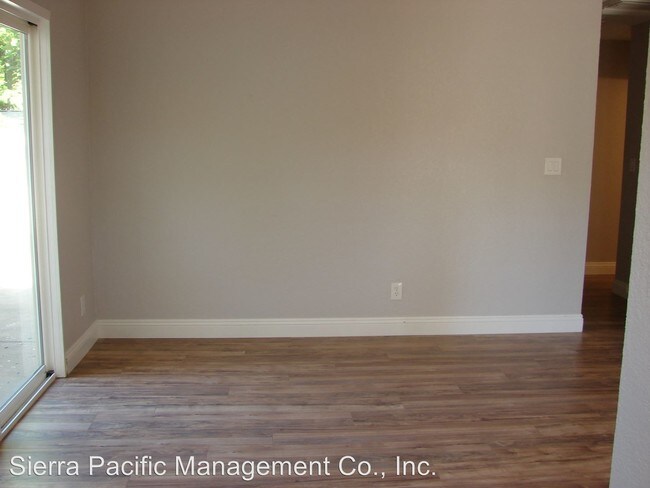 Foto del edificio - 9642 K St