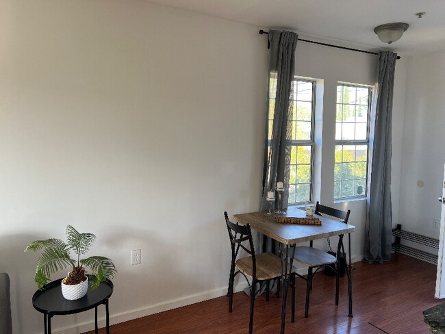 Building Photo - 2078 El Sereno Ave