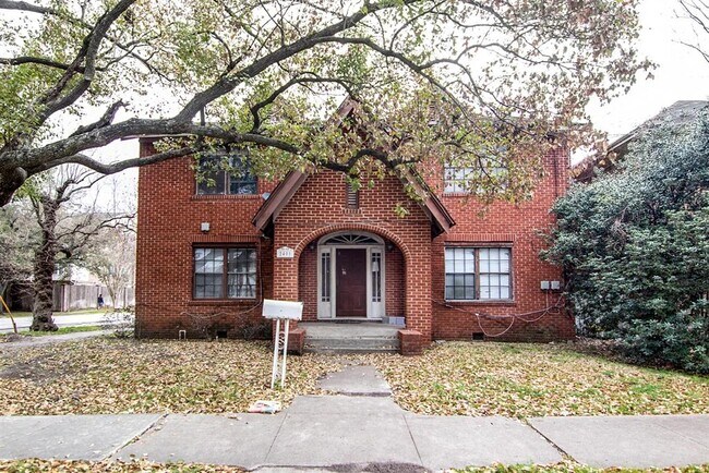 Building Photo - 2401 Driscoll St