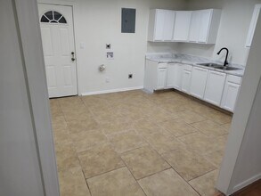 Building Photo - 2502 Sabine