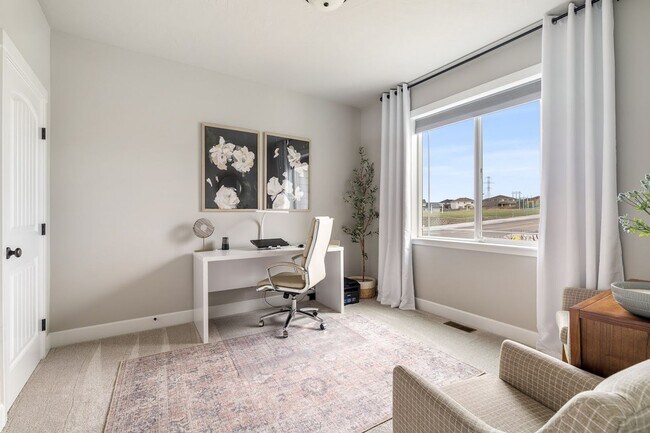 Building Photo - Spacious Home with Stunning Views