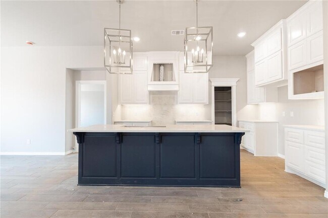 Foto del edificio - Brand NEW 3 Bedroom 2 Bathroom Home in Tuscany Lakes (Piedmont Schools) with Storm Shelter and Sp...