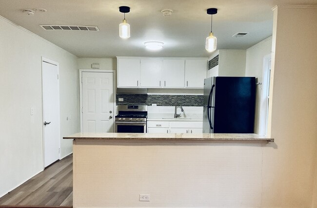 Foto del edificio - 4541 S Lowe Ave