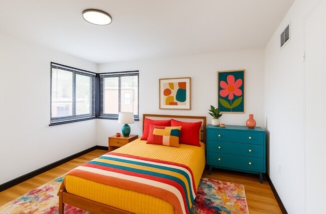 Building Photo - Luxor Gardens Apartments