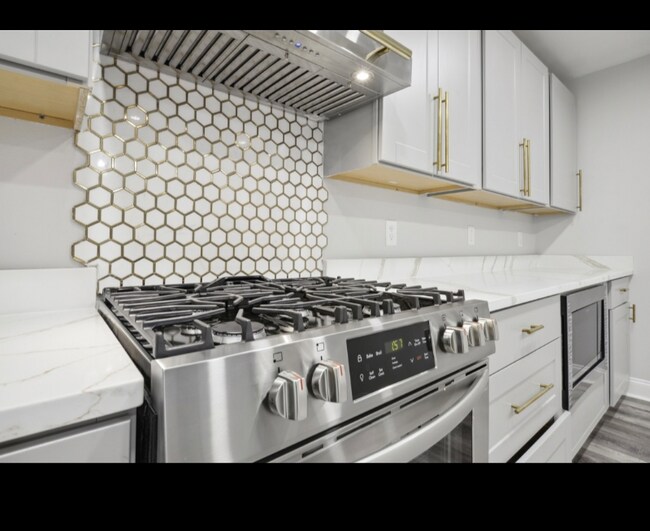 Foto del edificio - 8591 Wakefield Ave