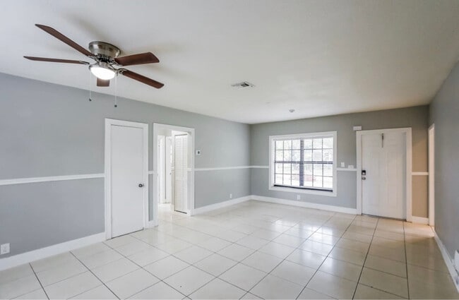 Foto del edificio - 15321 NW 60th Ave