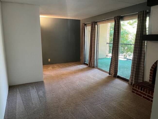 Foto del edificio - Spanish Towers 2 bed/1bath