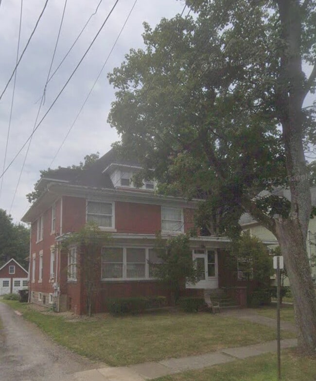 Building Photo - 160 E Pine St