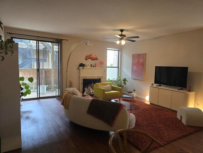 Foto del edificio - 611 E 45th St