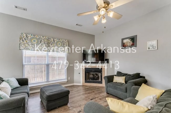 Building Photo - 3105 SW Waterleaf Ave
