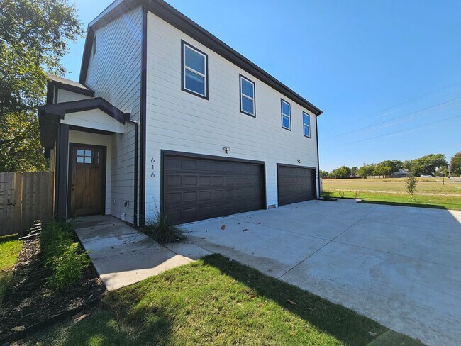 Foto del edificio - Available now ready for immediate move in ...