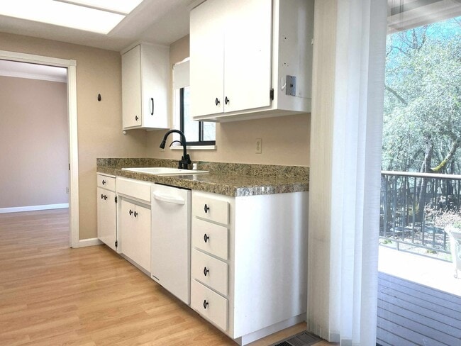 Building Photo - 3 bedroom, 2 bath home in Lake Wildwood, Penn Valley, CA 95946