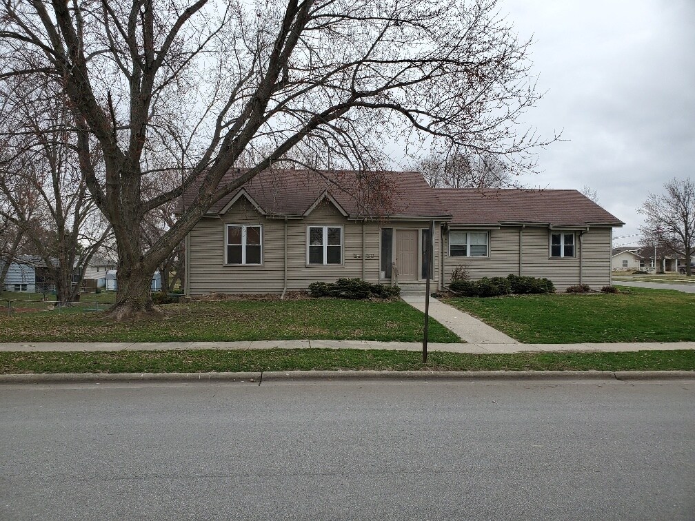 2308 Maple Blvd, Marshalltown, IA 50158 Townhome Rentals in