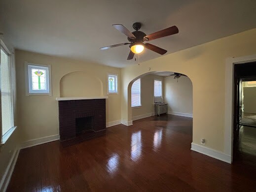 Primary Photo - 4922 Winona Ave