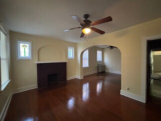 Building Photo - 4922 Winona Ave