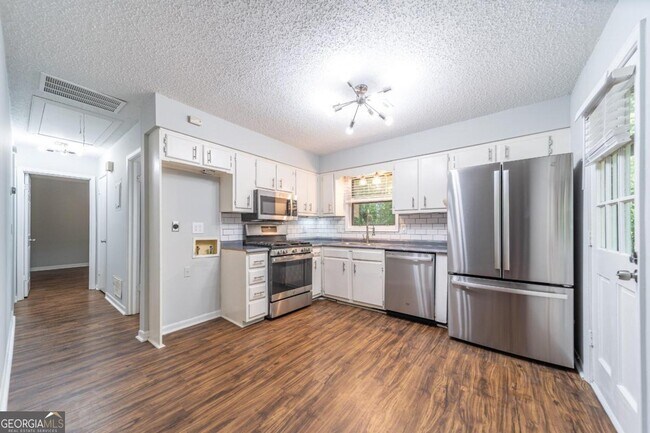 Building Photo - 690 Bellemeade Dr SW