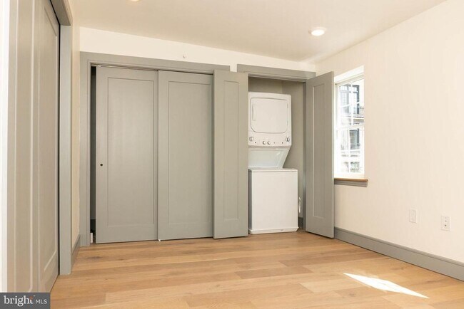 Foto del edificio - 327 S 16th St