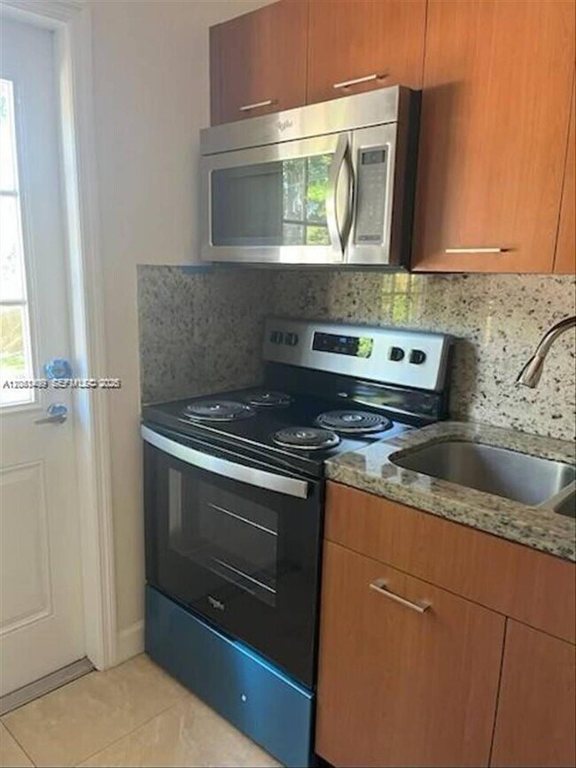 Foto del edificio - 4038 SW 9th Ter