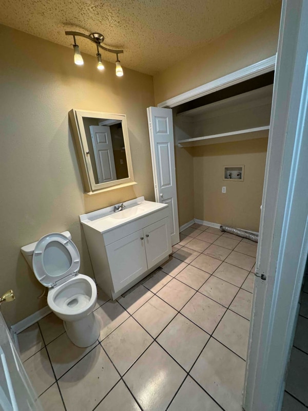 Building Photo - 40468 W Hernandez Ave