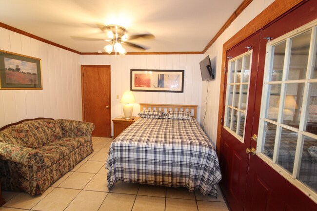 Building Photo - 2264 Columbia Dr