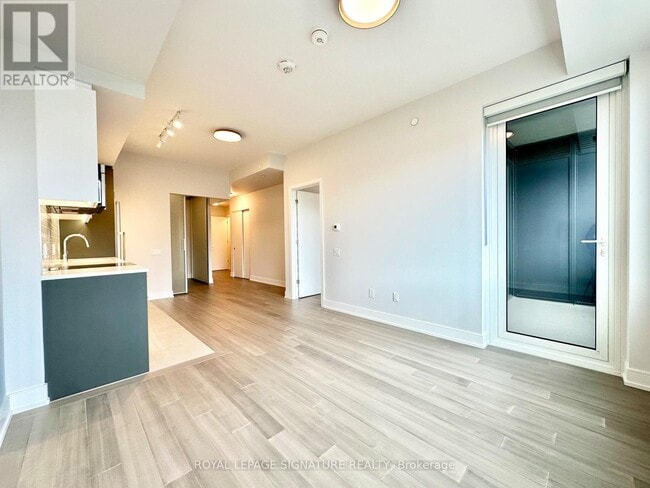 Photo du bâtiment - 664 Spadina Ave.