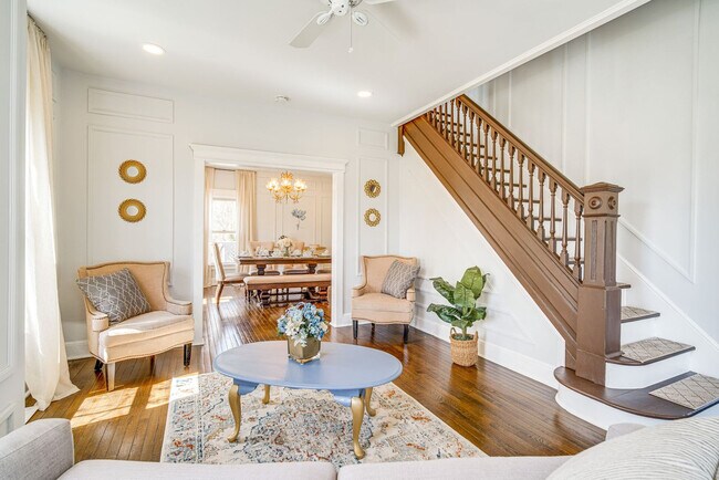 Foto del edificio - 6127 Longwood Ave