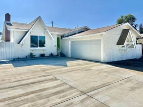 Building Photo - 13542 Del Sur St