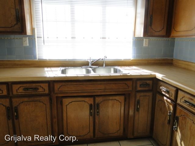 Foto del edificio - 2 br, 1 bath House - 125 E. 40th St.