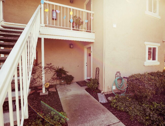 Building Photo - 3135 Chateau Way